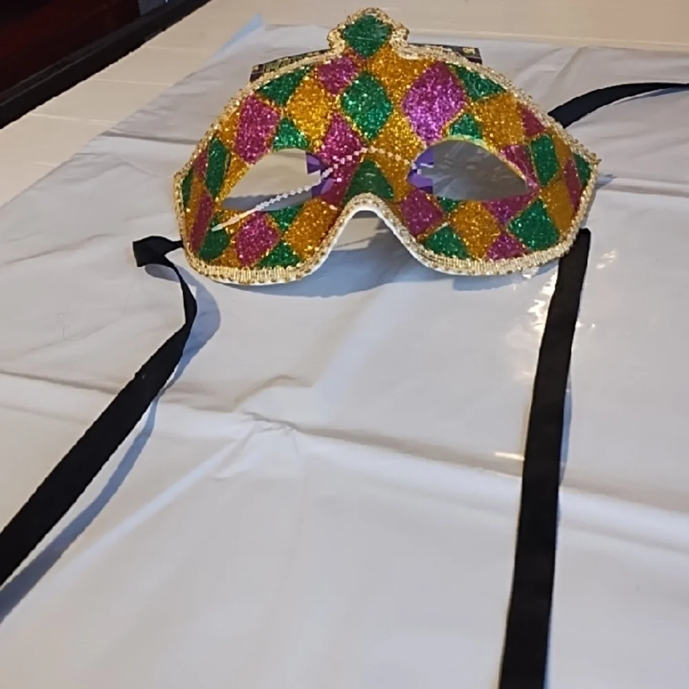 Mardi Gras NWT Colorful Glitter Masquerade Mask With Tie. I Have 2 Left. Pretty.